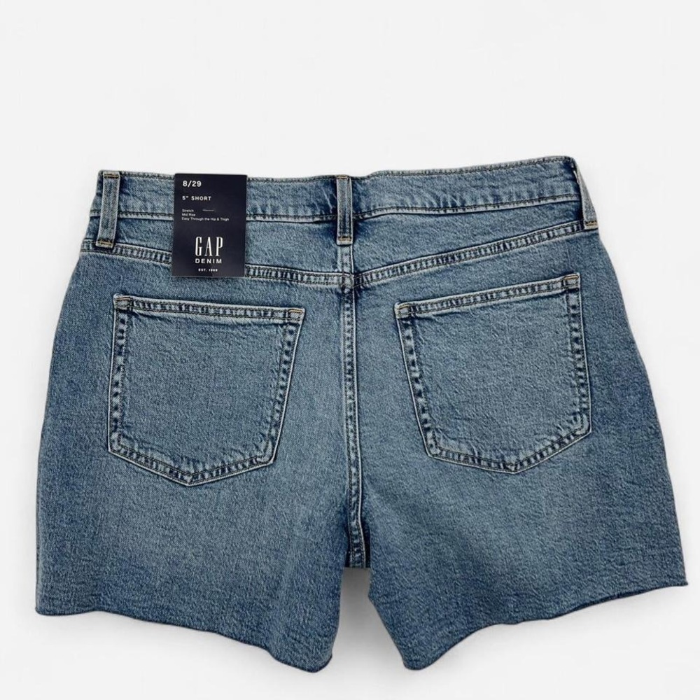 Gap Denim Shorts in Medium Wash with Frayed Hem NWT - Picture 2 of 7